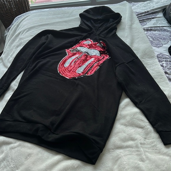 Hooded Sweater dress with sequin patch - Picture 2 of 2